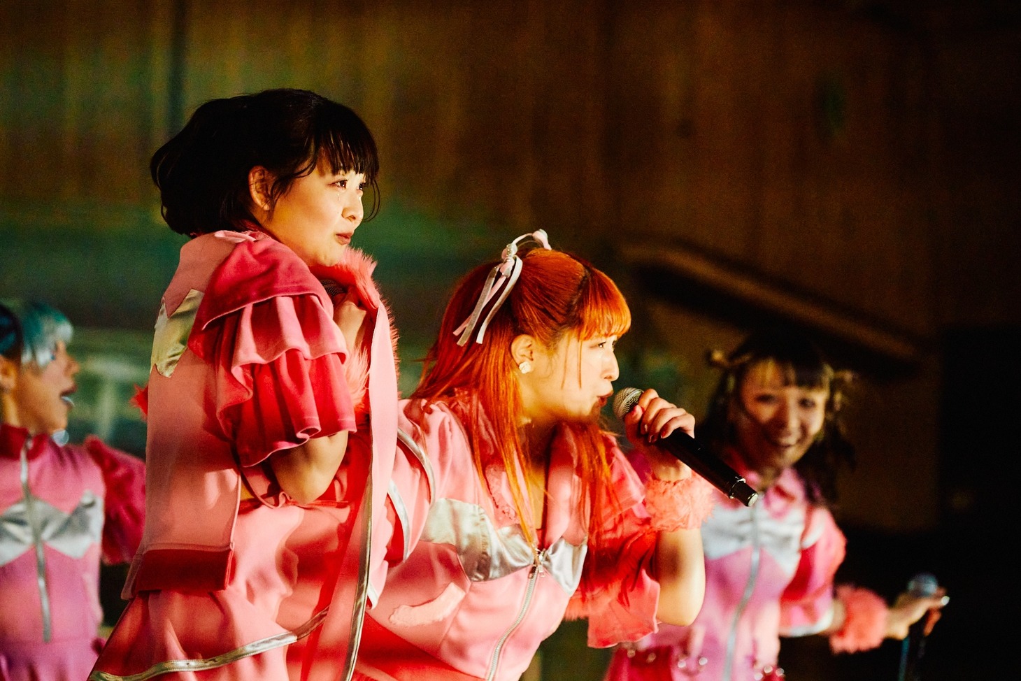 左からKINCHAN、プー・ルイ。（Photo by Shota Ashino）