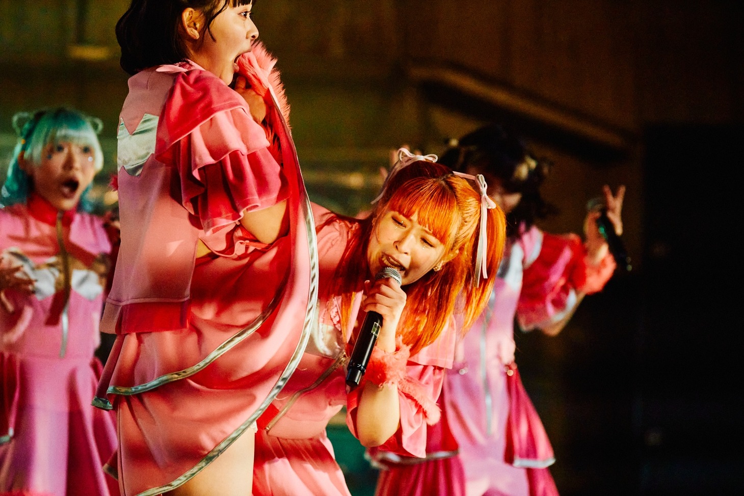 左からKINCHAN、プー・ルイ。（Photo by Shota Ashino）
