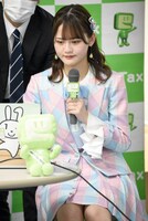 e-Taxを体験する高松瞳。