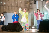 「ライブナタリー 5周年記念公演 “水曜日のカンパネラ × chelmico × 新しい学校のリーダーズ”」アンコールの様子。（撮影：音楽ナタリー）