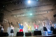 「ライブナタリー 5周年記念公演 “水曜日のカンパネラ × chelmico × 新しい学校のリーダーズ”」アンコールの様子。（撮影：音楽ナタリー）