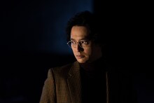 安藤政信 (c)2023「岸辺露伴 ルーヴルへ行く」製作委員会 (c)LUCKY LAND COMMUNICATIONS/集英社