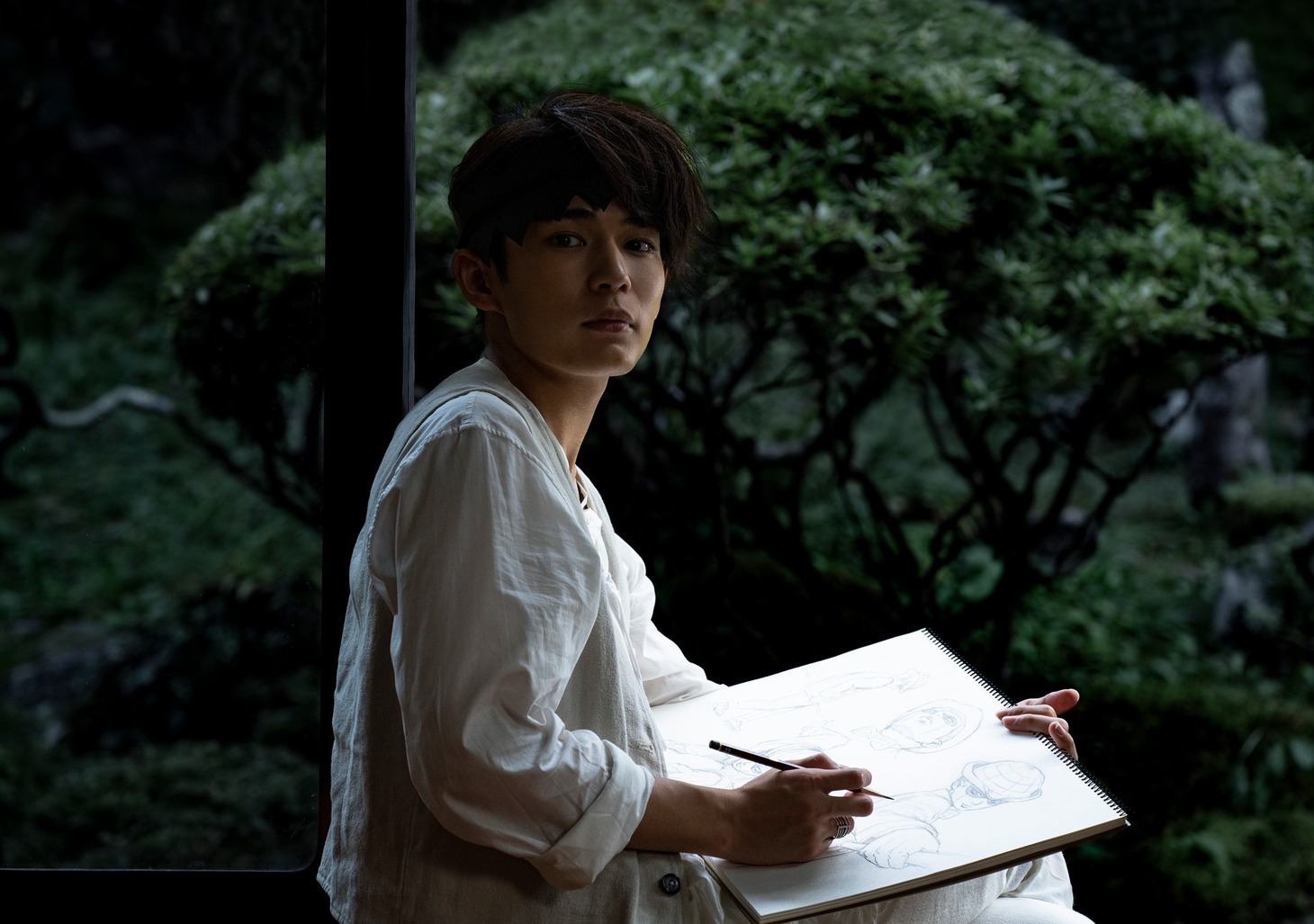 長尾謙杜（なにわ男子）(c)2023「岸辺露伴 ルーヴルへ行く」製作委員会 (c)LUCKY LAND COMMUNICATIONS/集英社