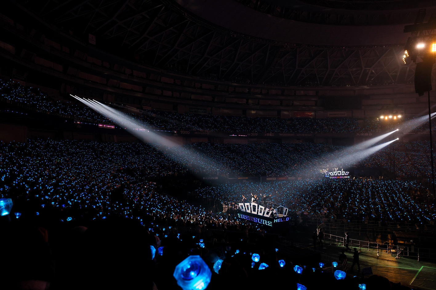 「TREASURE JAPAN TOUR 2022-23 ~HELLO~ SPECIAL in KYOCERA DOME」の様子。