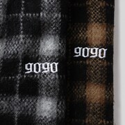 オールドイングリッシュフォントの9090ロゴ。