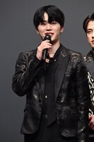 笑顔の木全翔也。