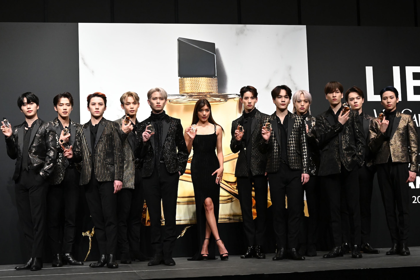 JO1とローラ。