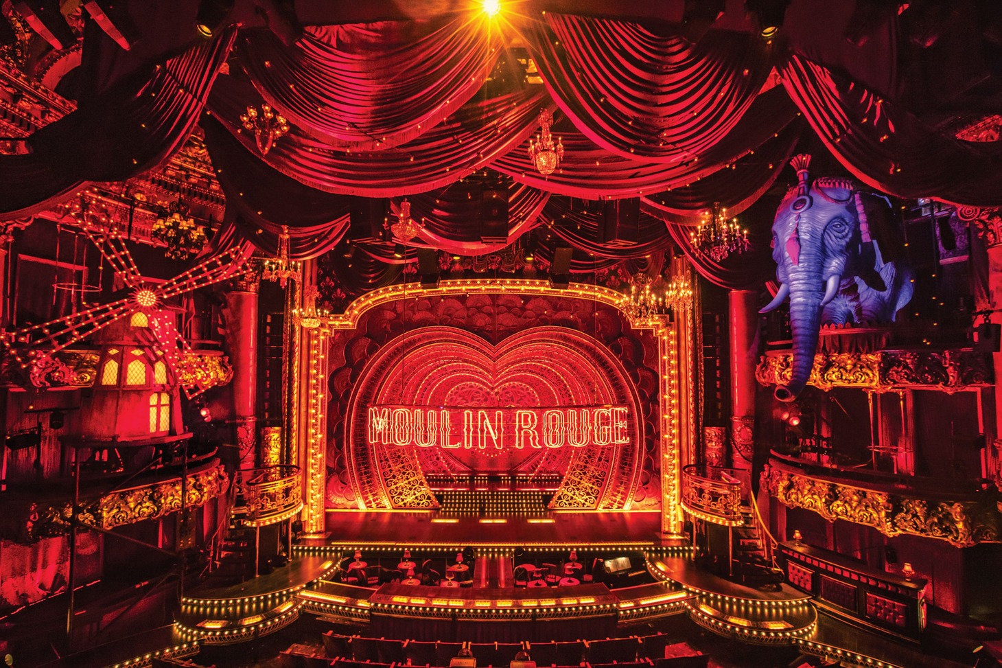 「ムーラン・ルージュ！ザ・ミュージカル」舞台写真 Moulin Rouge! The Musical Boston Set Photo by Matthew Murphy.
