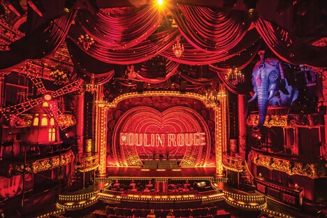 「ムーラン・ルージュ！ザ・ミュージカル」舞台写真 Moulin Rouge! The Musical Boston Set Photo by Matthew Murphy.