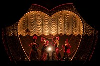 「ムーラン・ルージュ！ザ・ミュージカル」舞台写真 Original Broadway cast of Moulin Rouge! The Musical. Photo by Matthew Murphy.