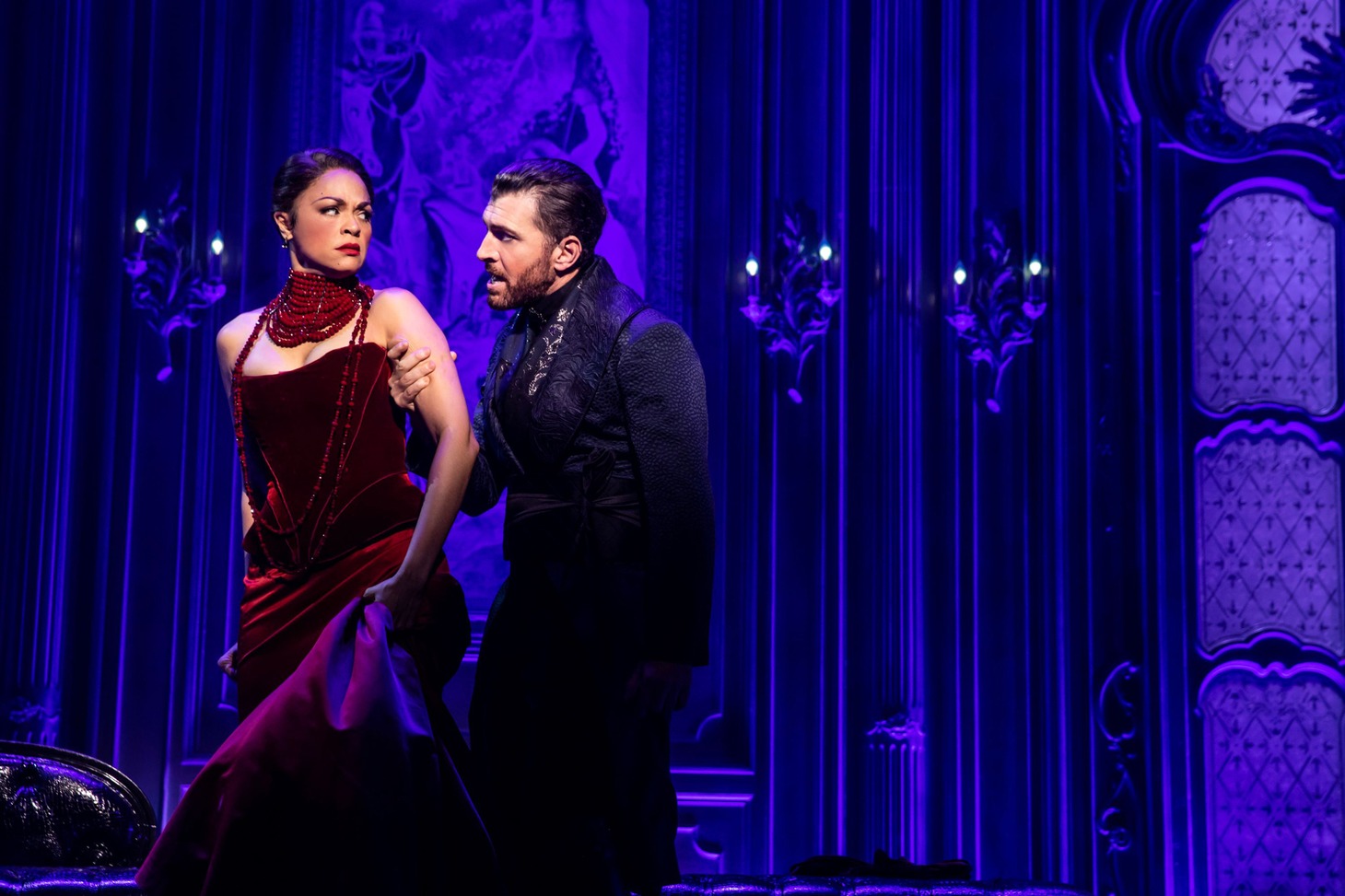 「ムーラン・ルージュ！ザ・ミュージカル」舞台写真 Karen Olivo as Satine and Tam Mutu as The Duke of Monroth