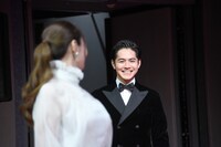 深田恭子を迎えに行く片寄涼太（GENERATIONS from EXILE TRIBE）。