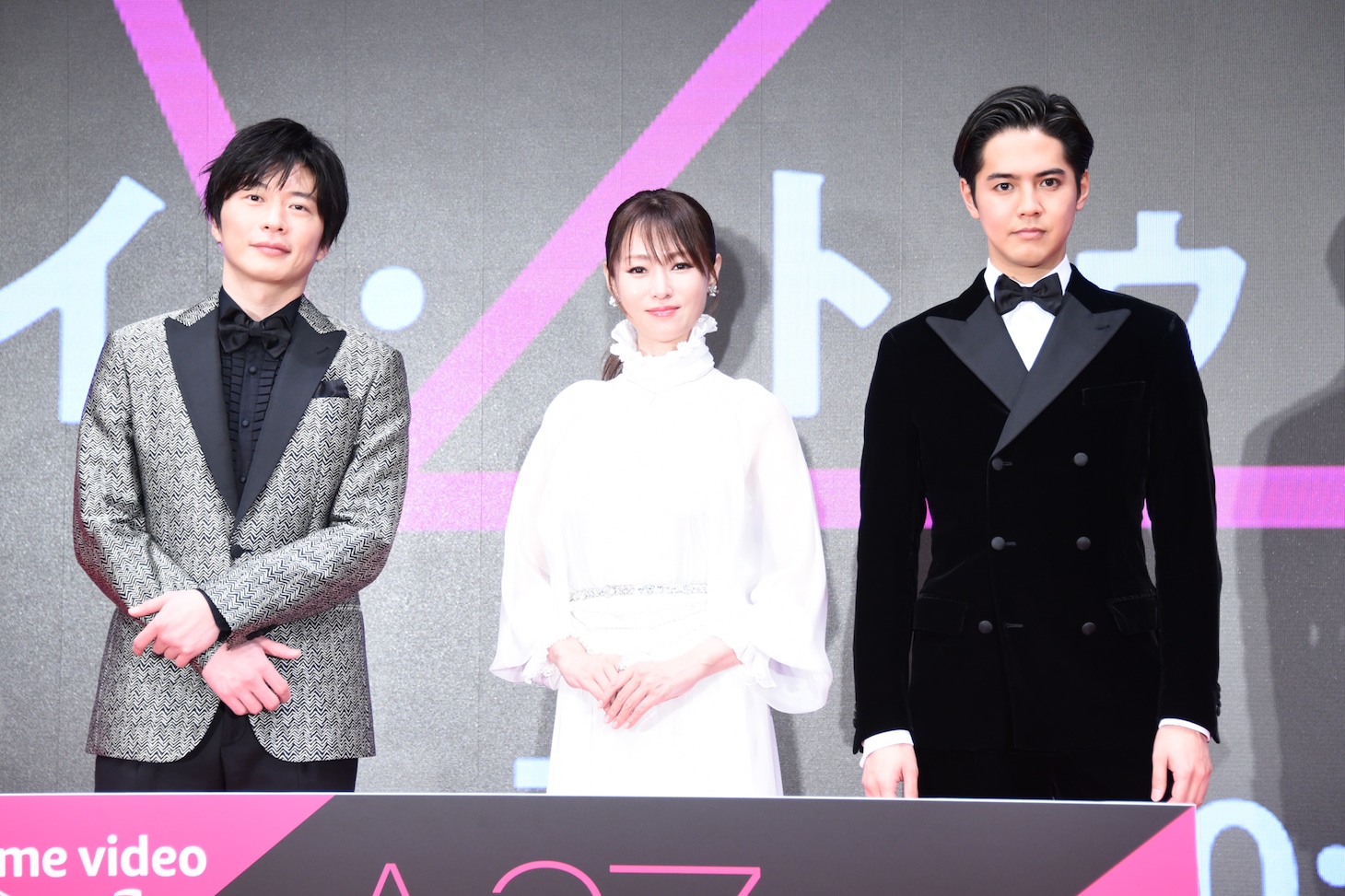 左から田中圭、深田恭子、片寄涼太（GENERATIONS from EXILE TRIBE）。