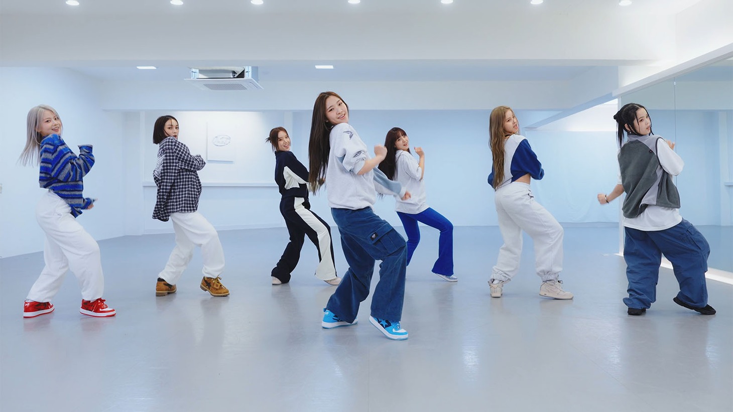 XG「SHOOTING STAR（Dance Practice Fix ver.）」より。