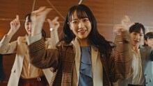 STU48 瀬戸内PR部隊 Season2「笑顔のチャンス」のミュージックビデオより。(c)STU/KING RECORDS