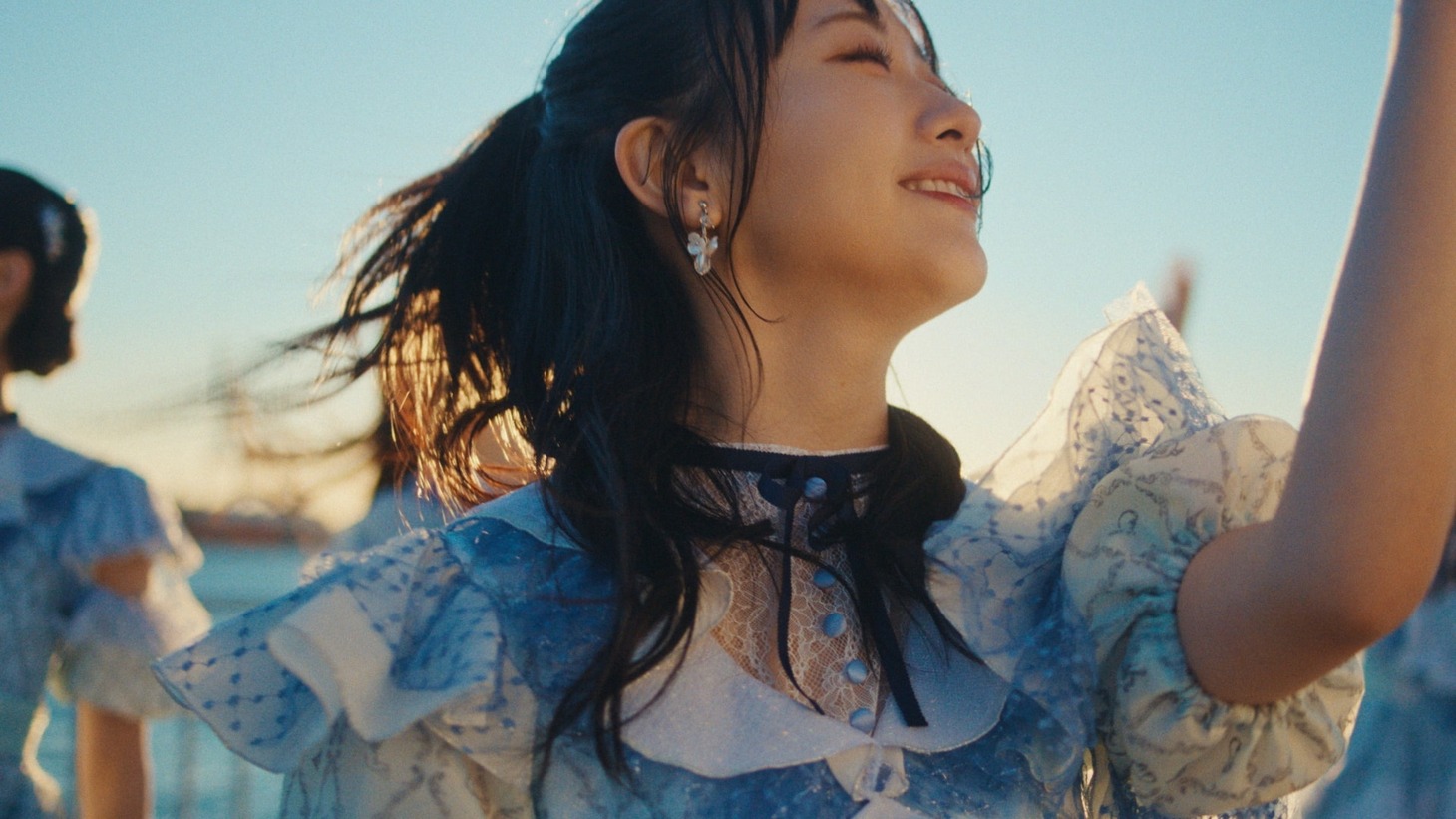 STU48 瀬戸内PR部隊 Season2「笑顔のチャンス」のミュージックビデオより。(c)STU/KING RECORDS