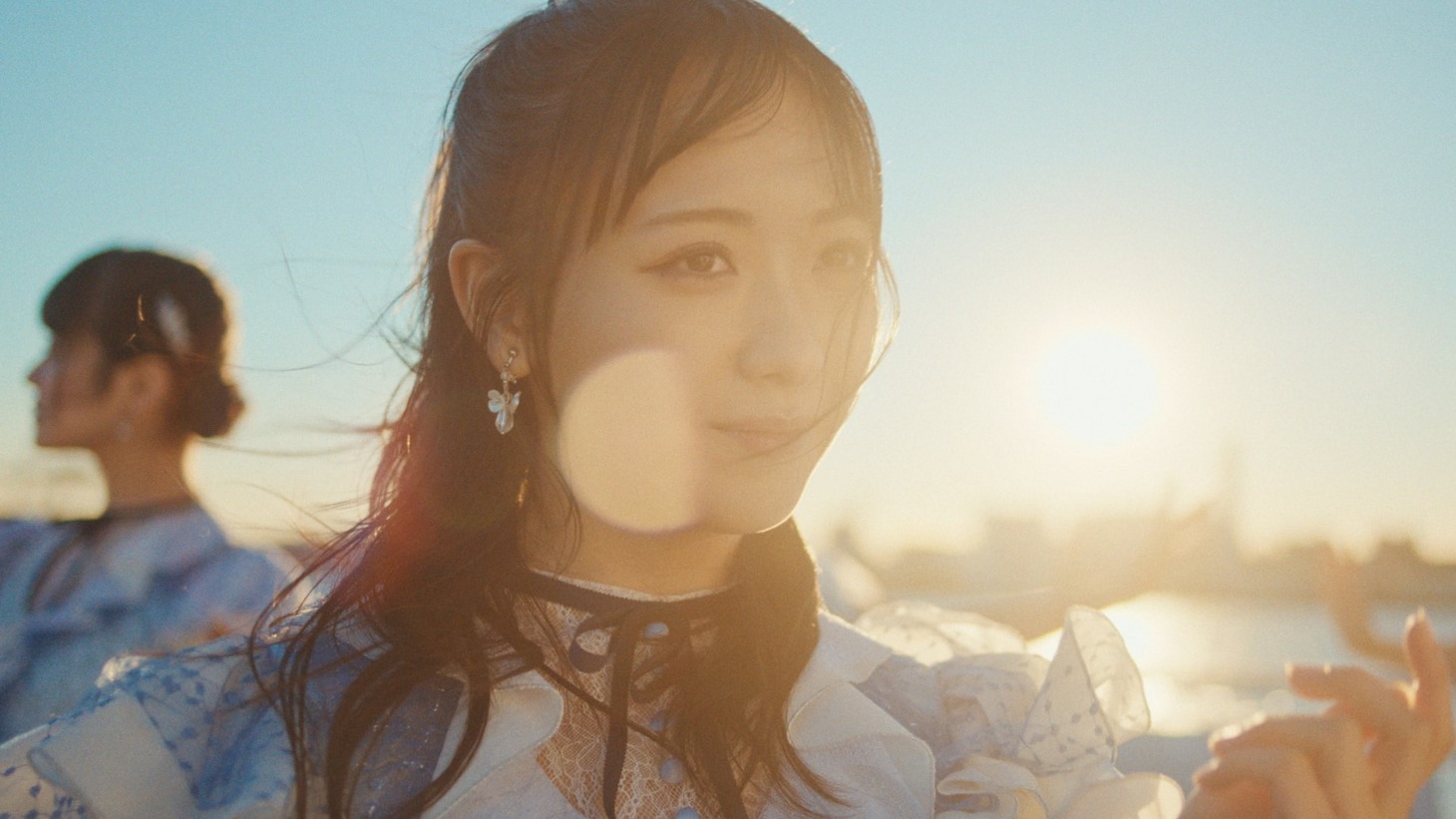 STU48 瀬戸内PR部隊 Season2「笑顔のチャンス」のミュージックビデオより。(c)STU/KING RECORDS