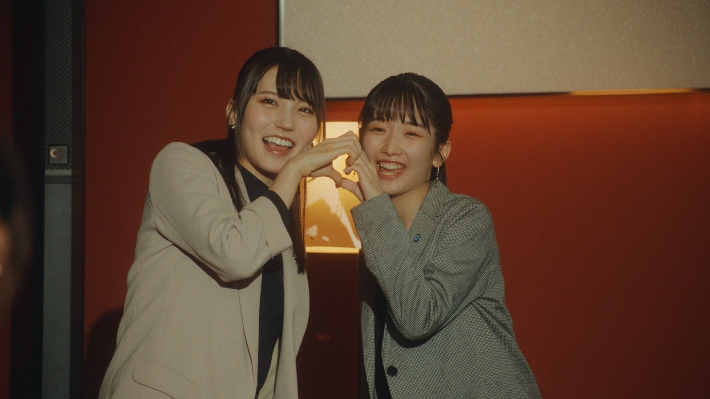 STU48 瀬戸内PR部隊 Season2「笑顔のチャンス」のミュージックビデオより。(c)STU/KING RECORDS
