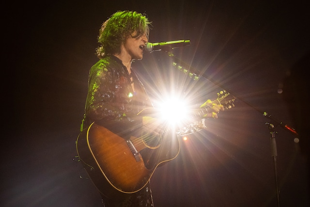 人気画像1位は「稲葉浩志、“愛”に始まり“愛”に終わった横アリ公演で『声の力はすごいと実感してます、まじで』」より、稲葉浩志（写真提供：VERMILLION RECORDS）