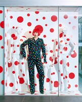 草間彌生の作品「水玉強迫」とあの。（撮影：矢吹健巳[W]）(c)マガジンハウス