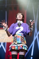 2014年の虹コン結成から10年。アニバーサリーイヤーに突入することを報告し改めて「10年」という数字に驚く鶴見萌。