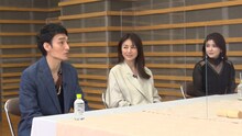 左から草なぎ剛、井川遥、宮澤エマ。(c)フジテレビ