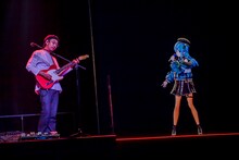 左からみきとP、星街すいせい。