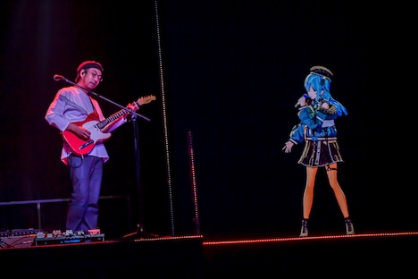 左からみきとP、星街すいせい。