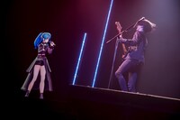 左から星街すいせい、堀江晶太（PENGUIN RESEARCH）。