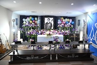 バルーンや花で彩られた祭壇。