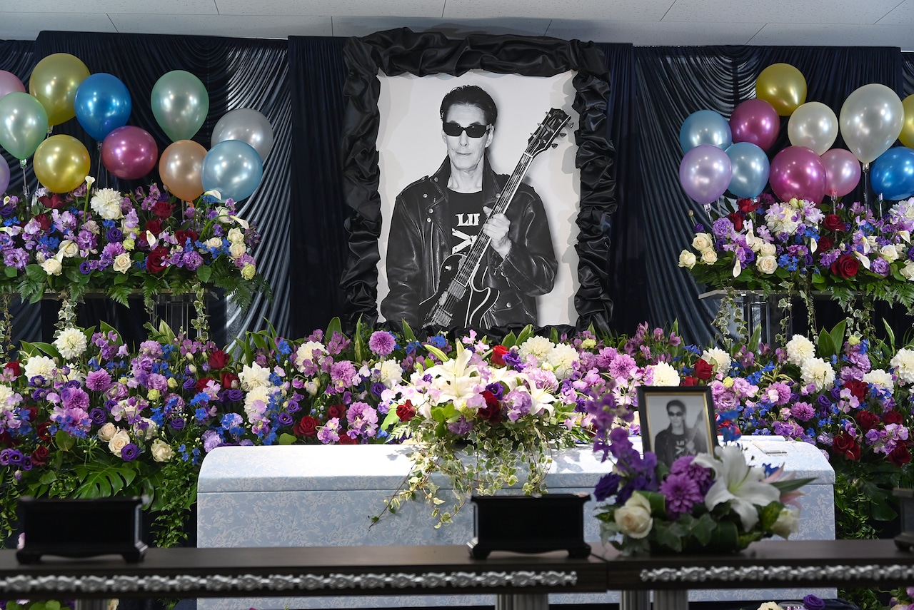 シナロケ鮎川誠“ロック葬”に思い出の品々、長女の陽子「レスポールを弾いているお父さんは世界一」