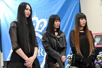 左から鮎川陽子、鮎川純子、鮎川知慧子。
