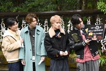 謎解きに挑戦するカイチーム。