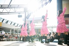 私立恵比寿中学「武者修行フリーライブ」の様子。