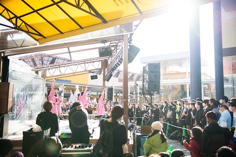 私立恵比寿中学「武者修行フリーライブ」の様子。