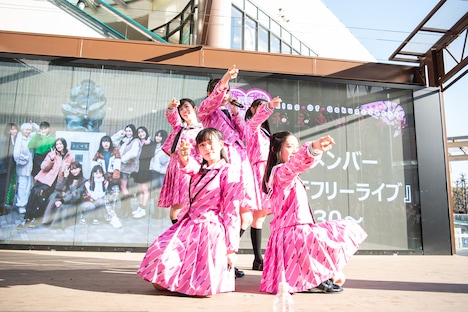 私立恵比寿中学「武者修行フリーライブ」の様子。