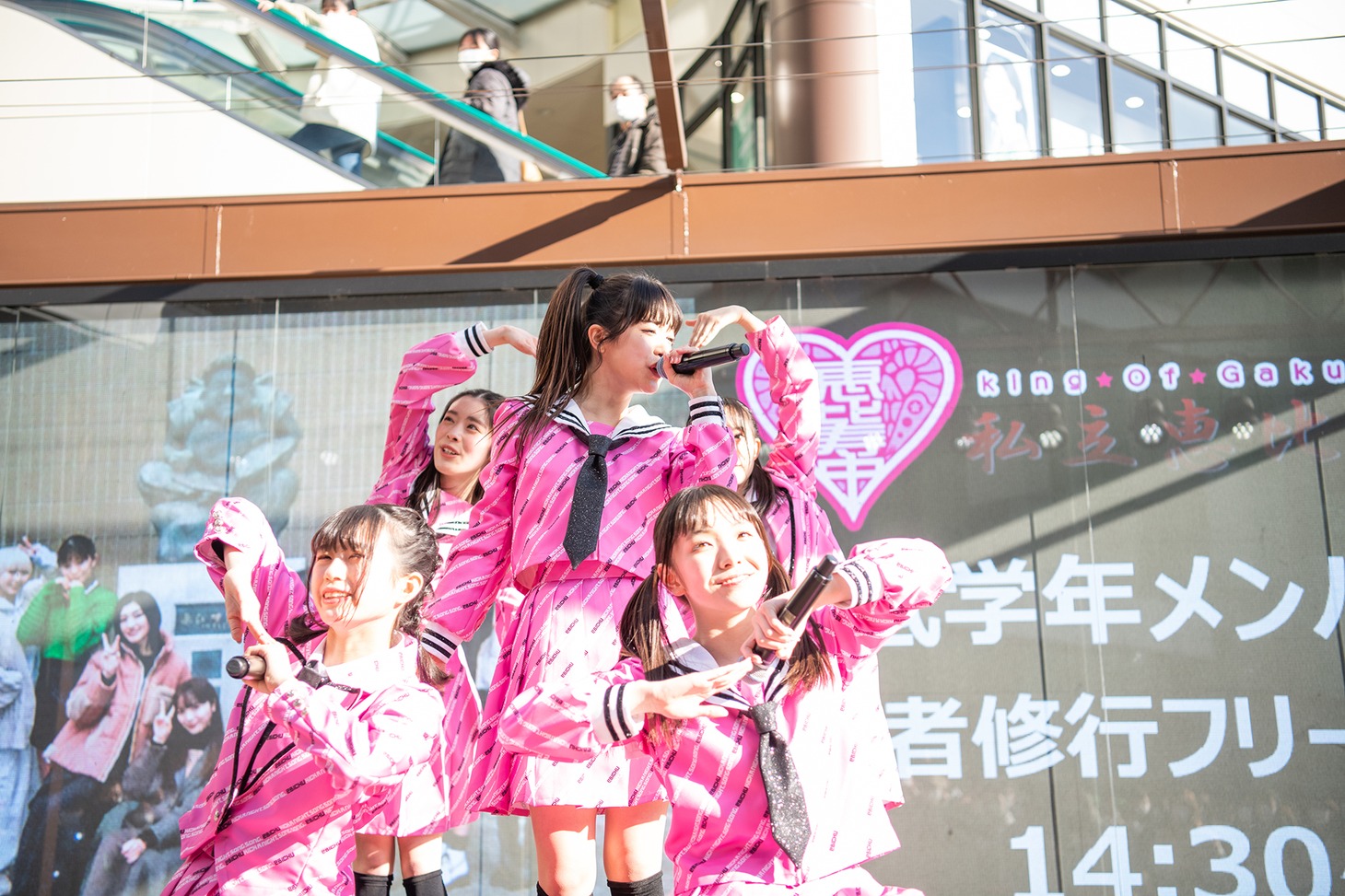 私立恵比寿中学「武者修行フリーライブ」の様子。