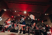 ネクライトーキーとGANG PARADEによる「許せ！服部」パフォーマンスの様子。（撮影：音楽ナタリー）