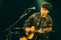 吉田結威（G, Vo）（撮影：松本いづみ）