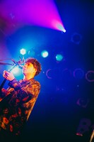 吉田結威（G, Vo）（撮影：松本いづみ）