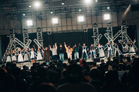 GANG PARADEとネクライトーキー。（Photo by Kana Tarumi）