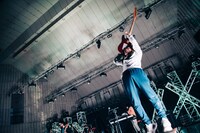 朝日（G / ネクライトーキー）（Photo by Kana Tarumi）