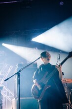 藤田（B / ネクライトーキー）（Photo by Kana Tarumi）