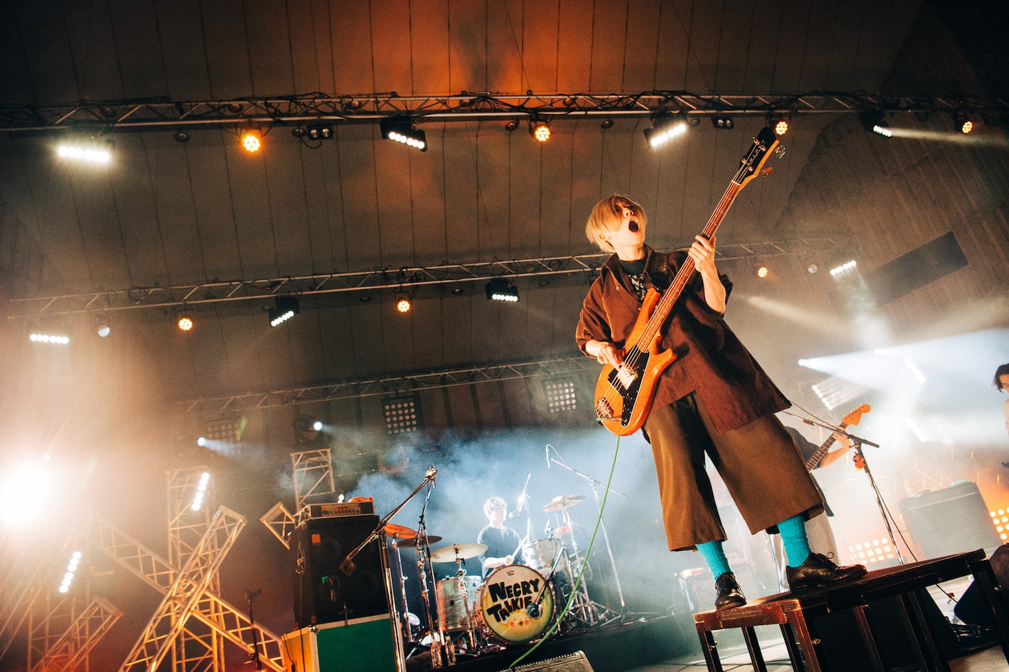藤田（B / ネクライトーキー）（Photo by Kana Tarumi）