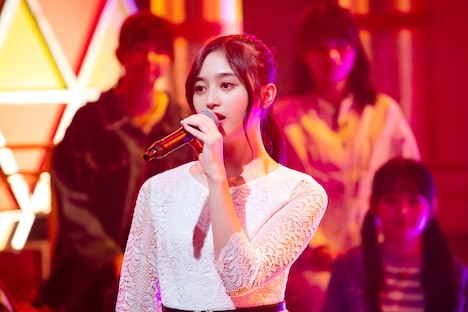 「新・乃木坂スター誕生！ 第2巻」より。(c)「新・乃木坂スター誕生！」製作委員会