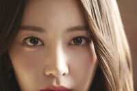 デジタルハリウッド大学CM「みんなを生きるな。自分を生きよう。2023」より宮脇咲良（LE SSERAFIM）。