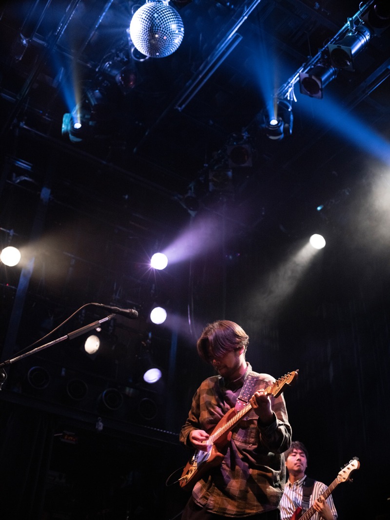 たなかえいぞを（Vo, G）（撮影：小財美香子）
