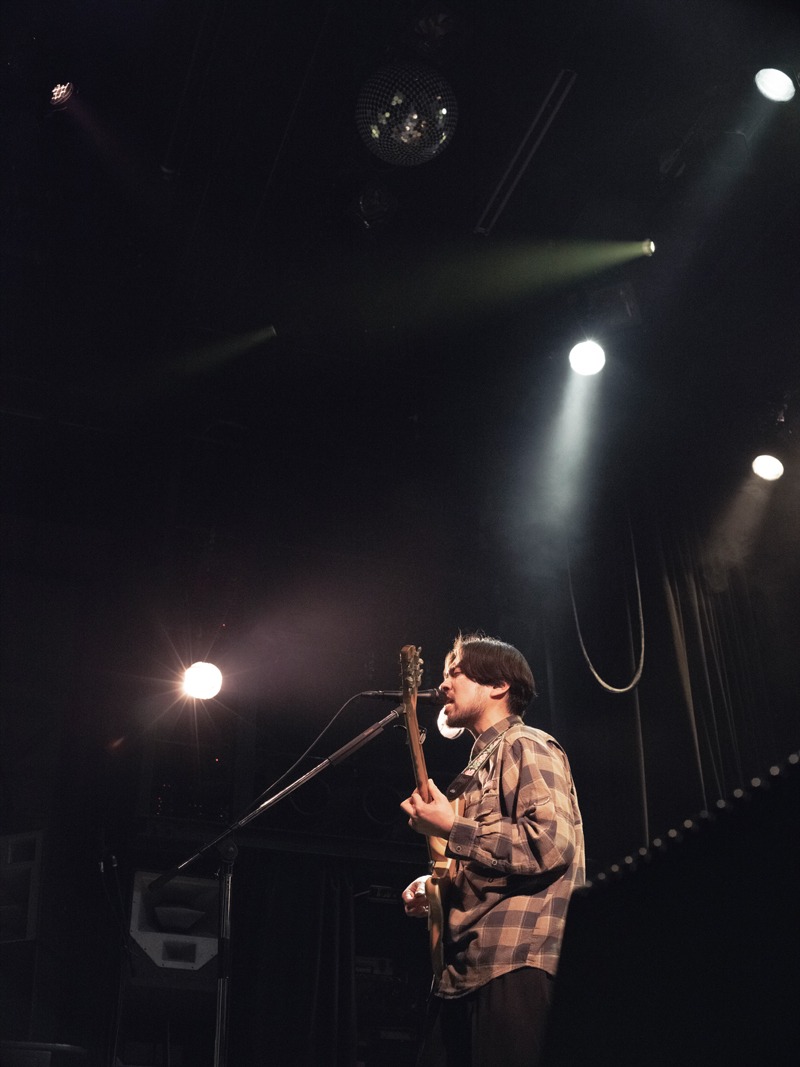 たなかえいぞを（Vo, G）（撮影：小財美香子）