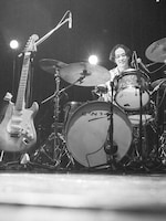 中島雄士（Dr）（撮影：小財美香子）