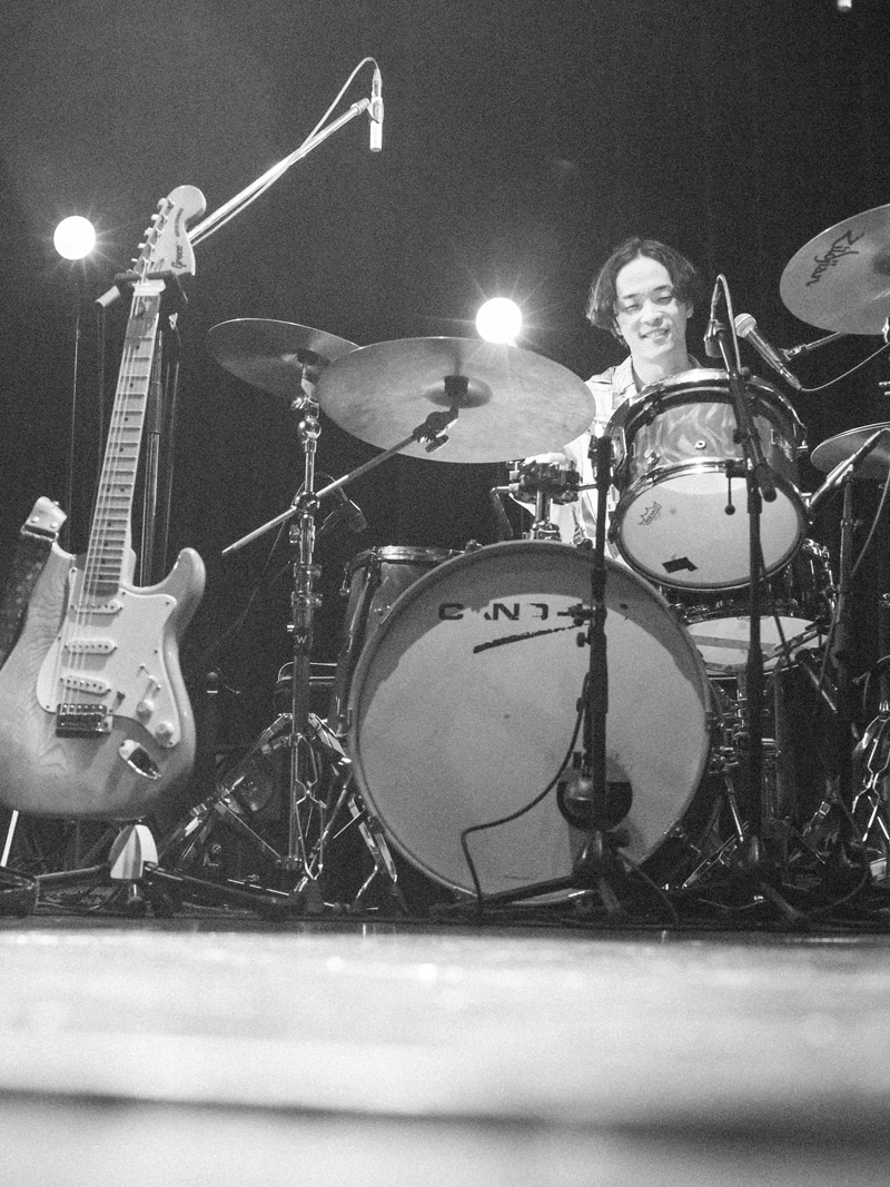 中島雄士（Dr）（撮影：小財美香子）